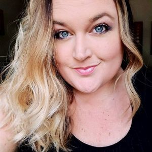 Meet your Posher, Holly